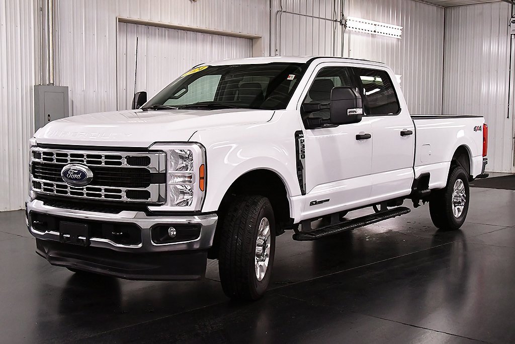 Used 2024 Ford F350 XLT image 3