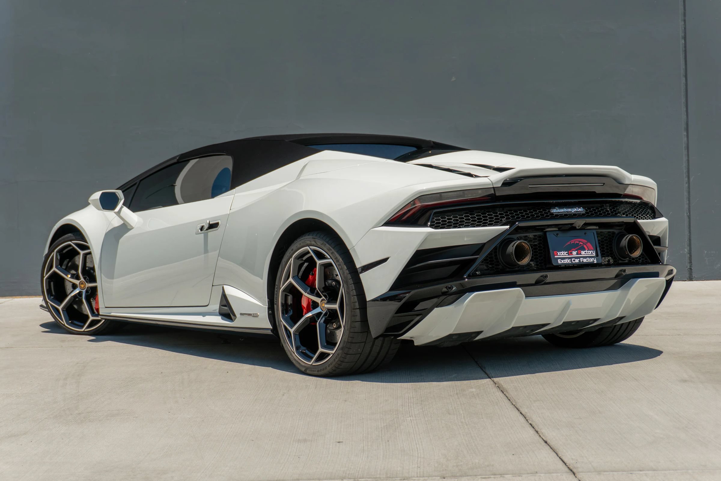 Used 2023 Lamborghini Huracan EVO RWD image 12