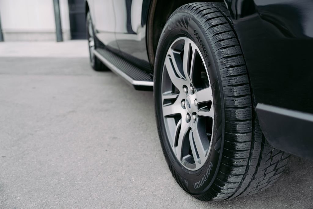 Used 2023 Ford Expedition Limited image 11