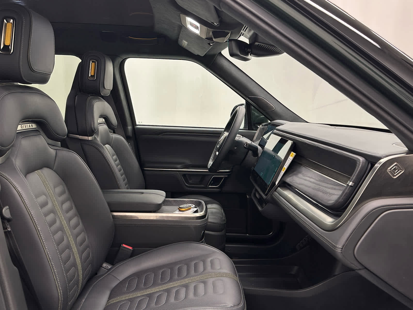 Used 2024 Rivian R1S Adventure image 19