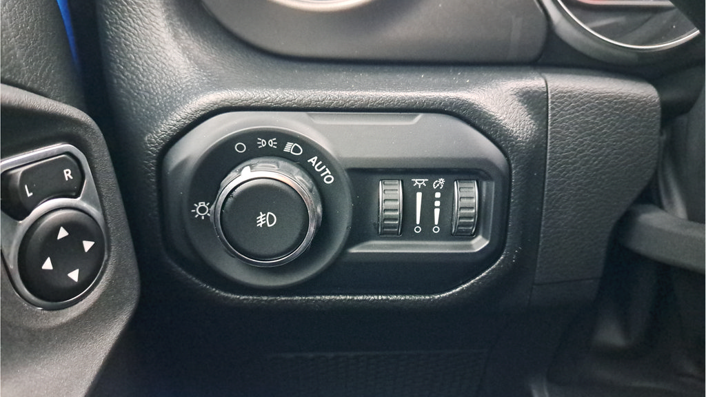 Used 2022 Jeep Wrangler Sport AWD/4WD image 23