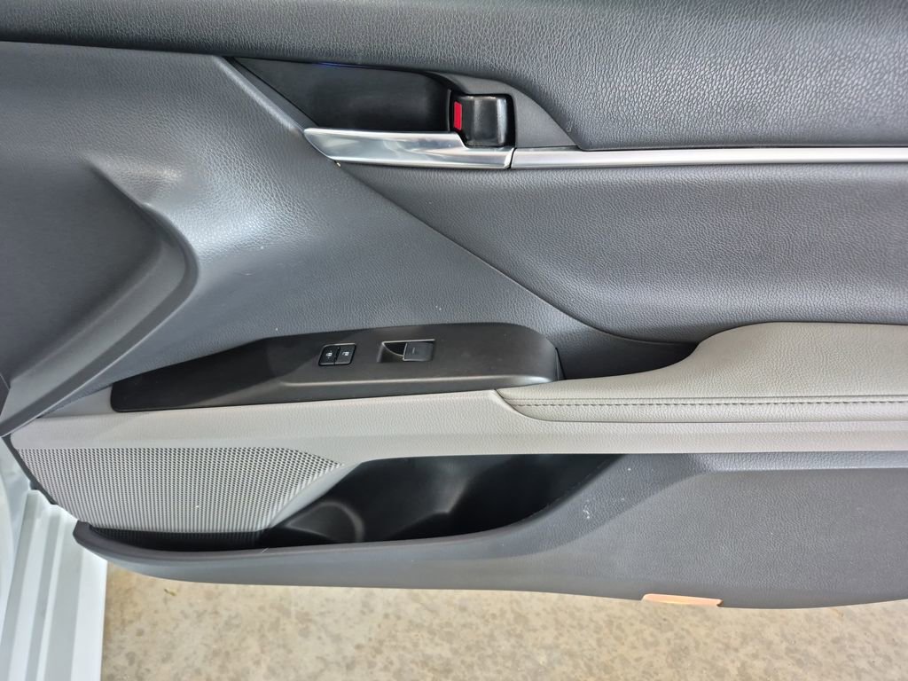 Used 2022 Toyota Camry XLE FWD image 17