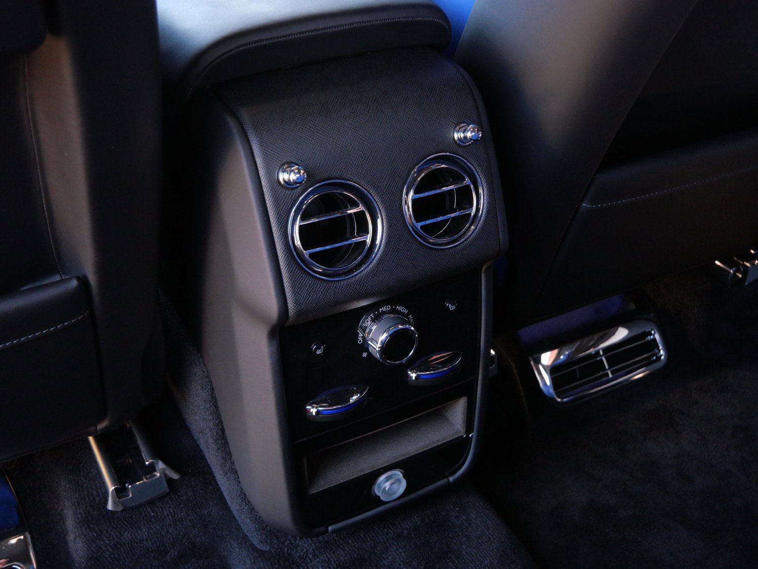 Used 2024 Rolls-Royce Cullinan Black Badge image 31