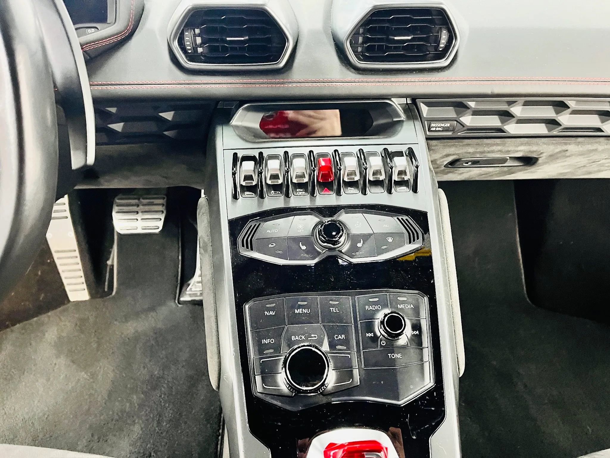 Used 2015 Lamborghini Huracan LP 610-4 image 39