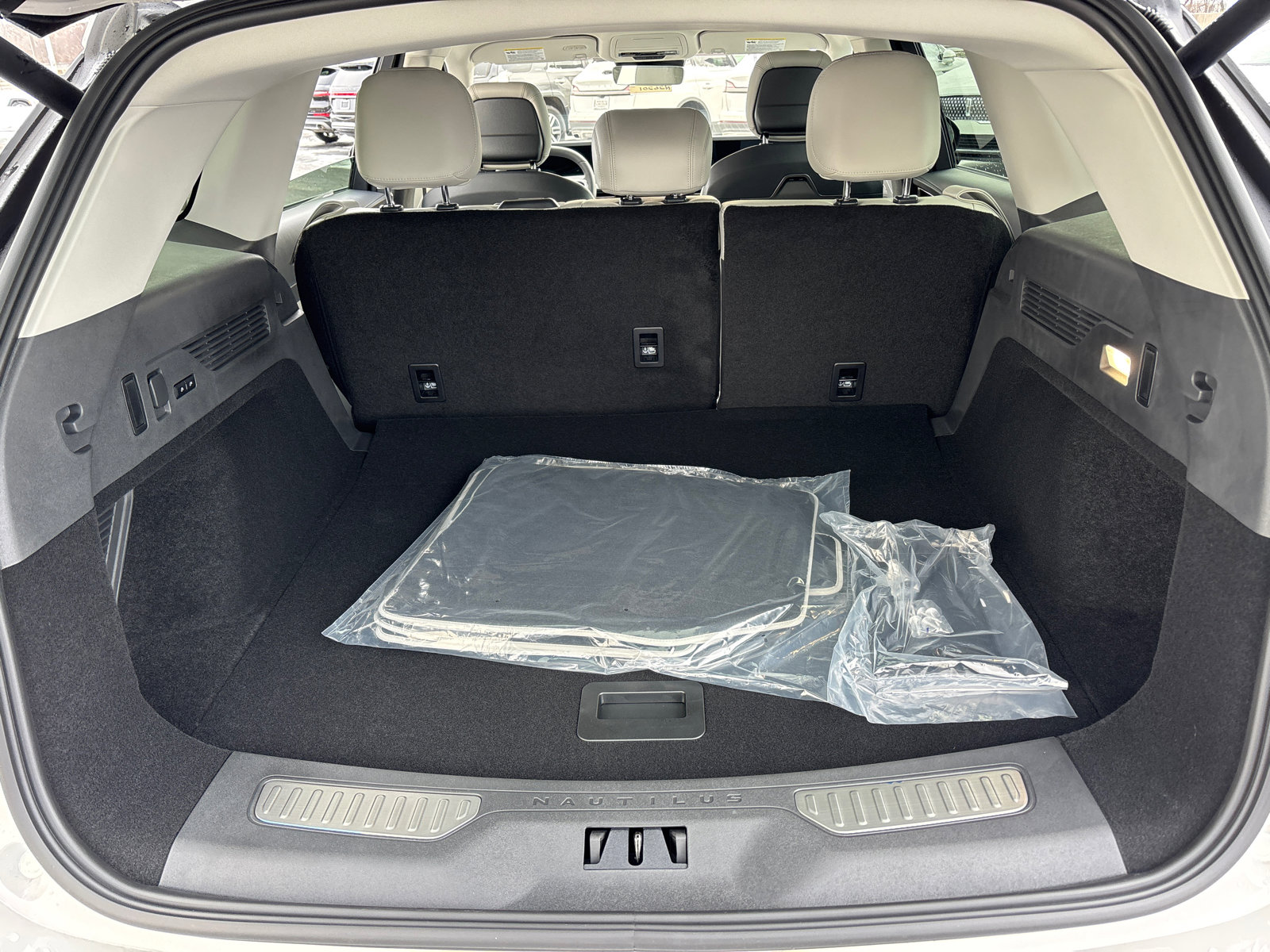 New 2026 Lincoln Nautilus Premier image 9