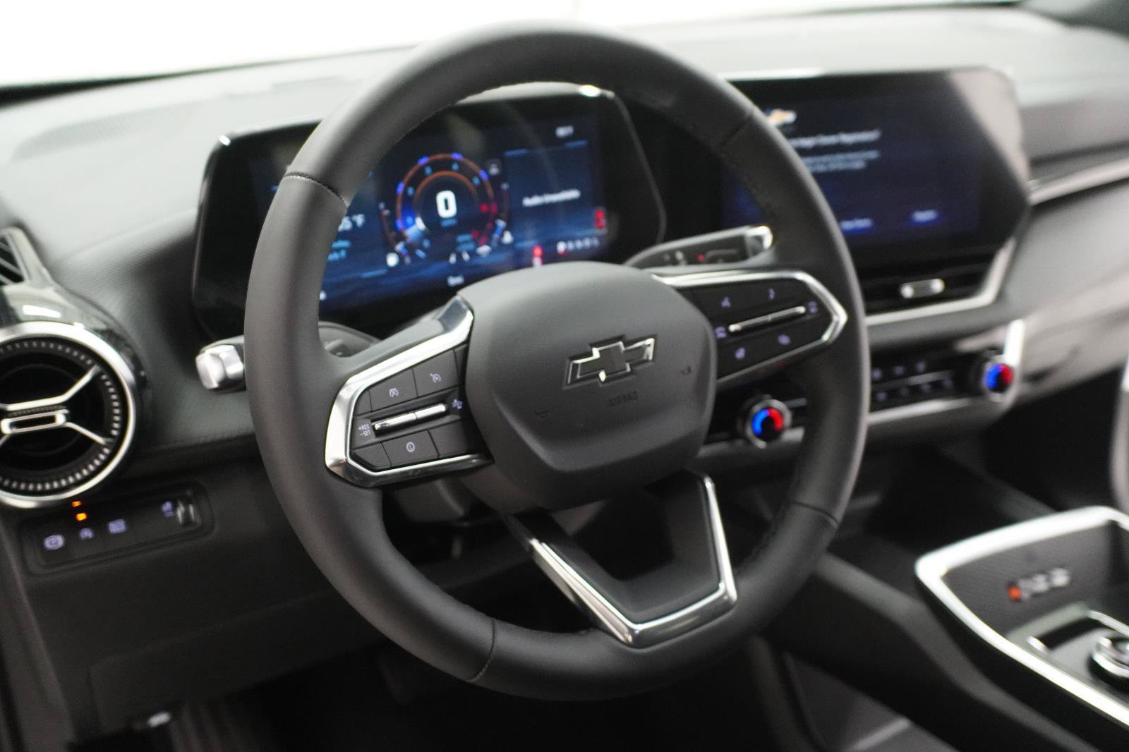 New 2027 Chevrolet Equinox LT w/ Convenience Package II FWD image 7