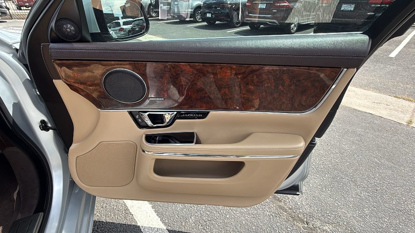 Used 2015 Jaguar XJ AWD image 17