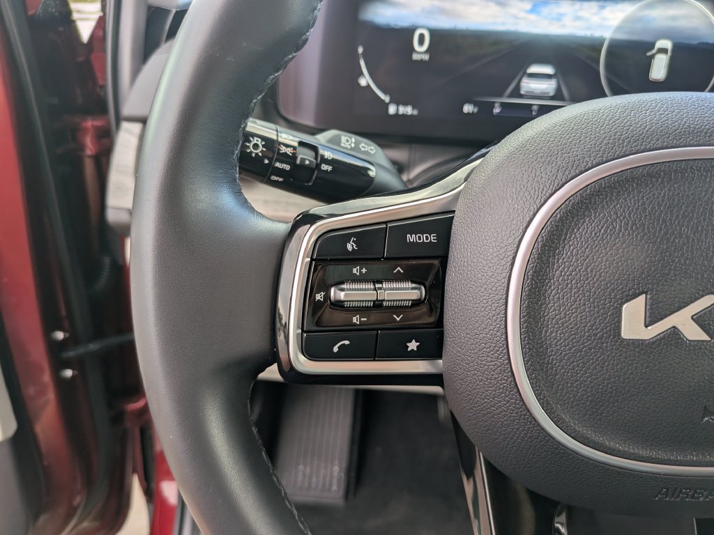 Certified 2024 Kia Carnival SX FWD image 32