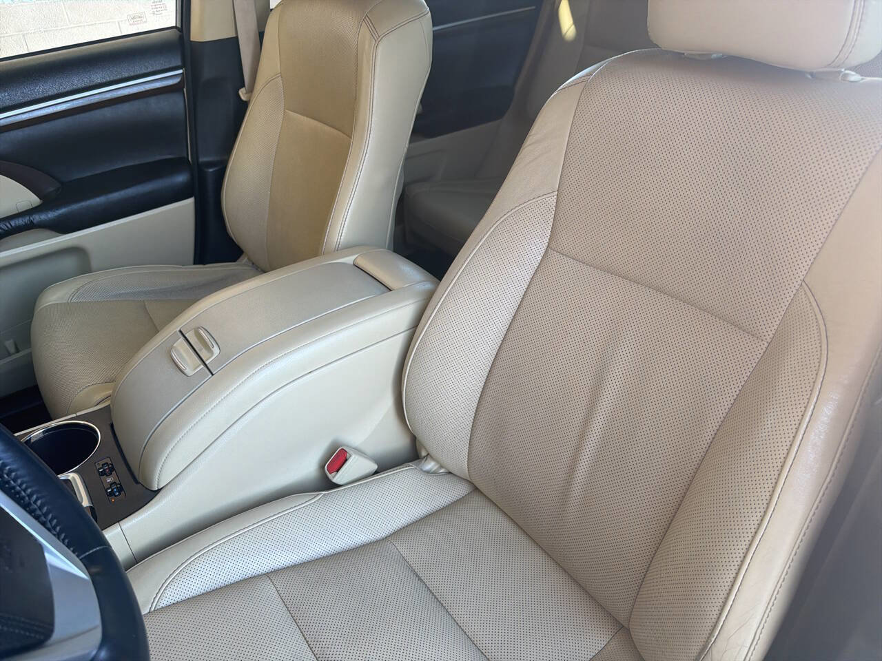 Used 2015 Toyota Highlander Limited image 16