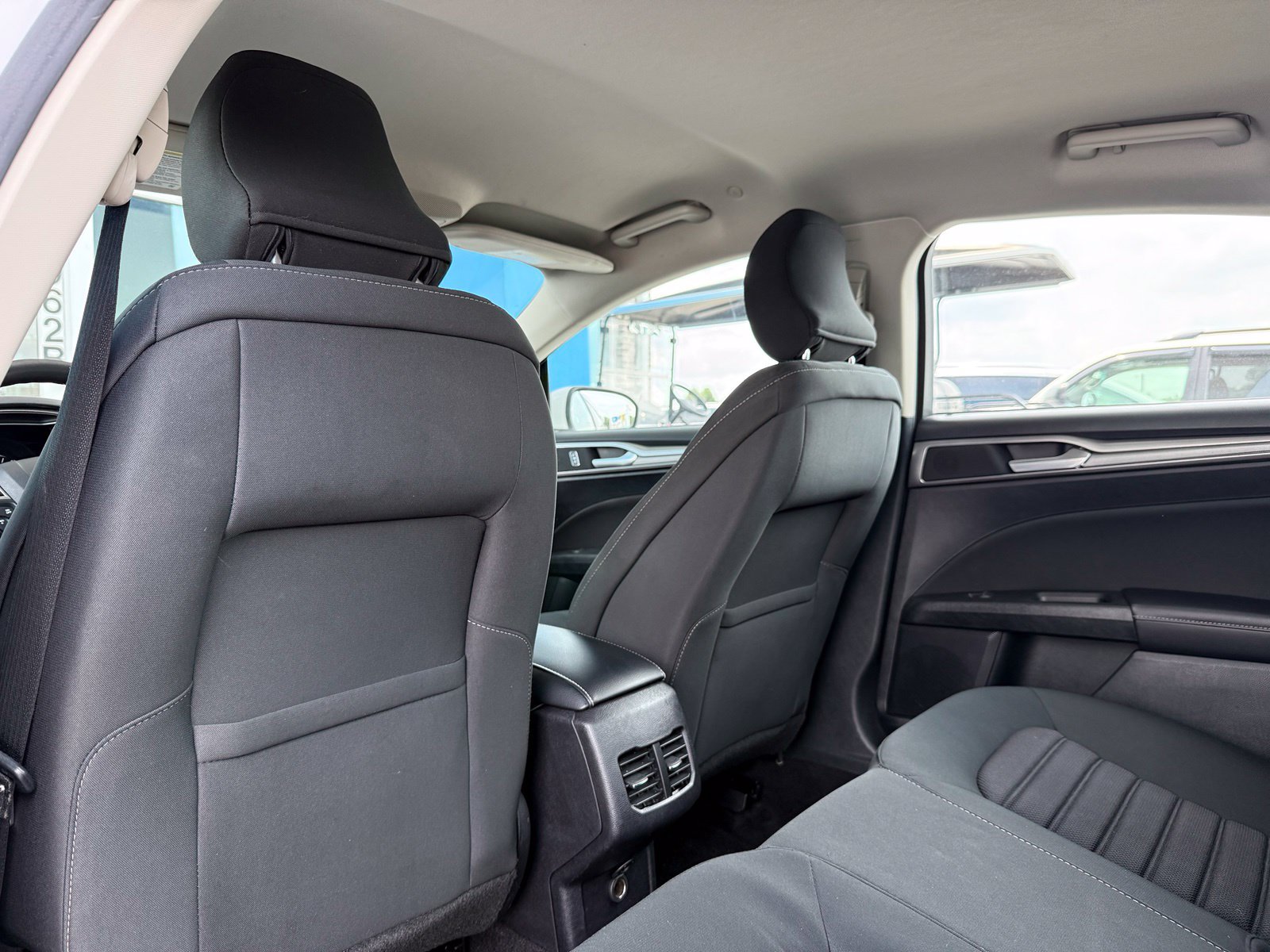 Used 2019 Ford Fusion SE FWD image 15