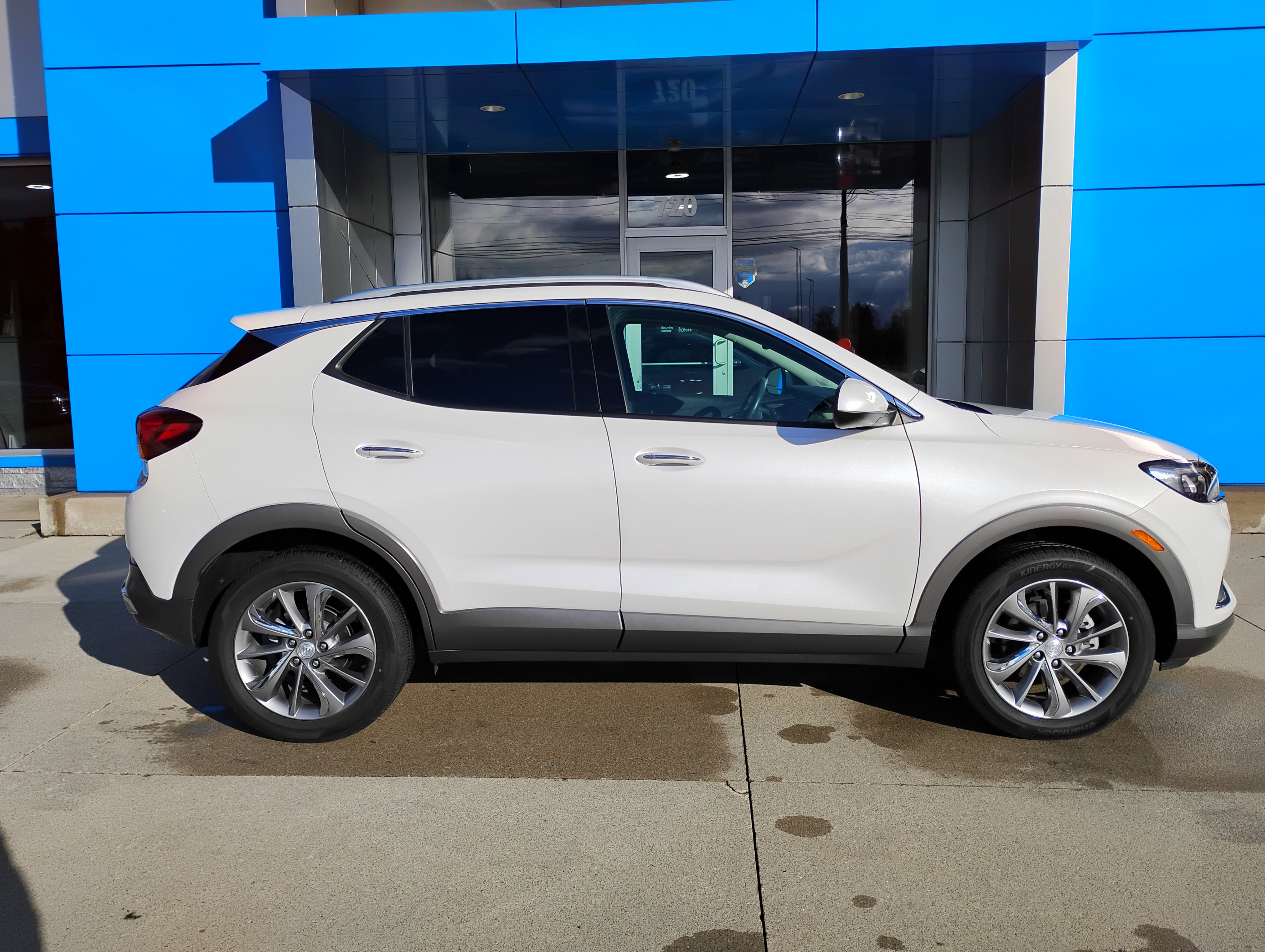 Used 2022 Buick Encore GX Essence w/ Experience Buick Package image 30