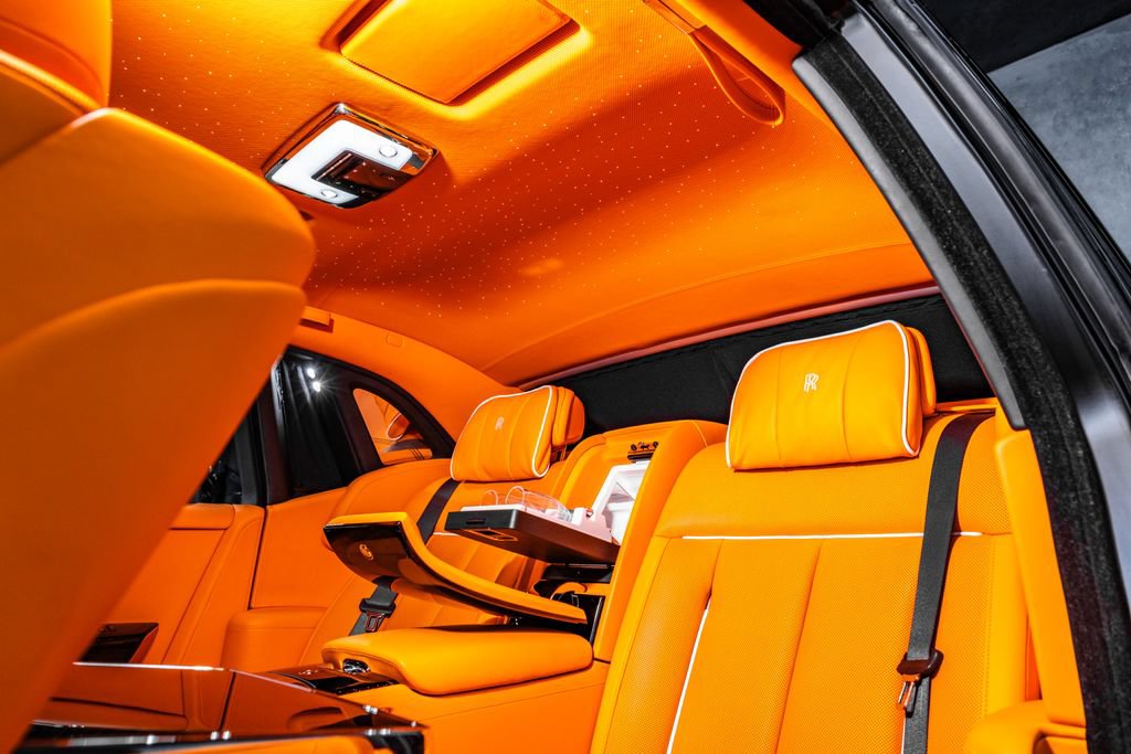 Used 2024 Rolls-Royce Phantom Sedan RWD image 11