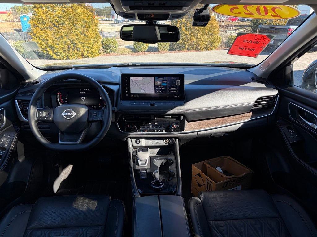 Certified 2025 Nissan Rogue Platinum w/ Platinum Premium Package image 25