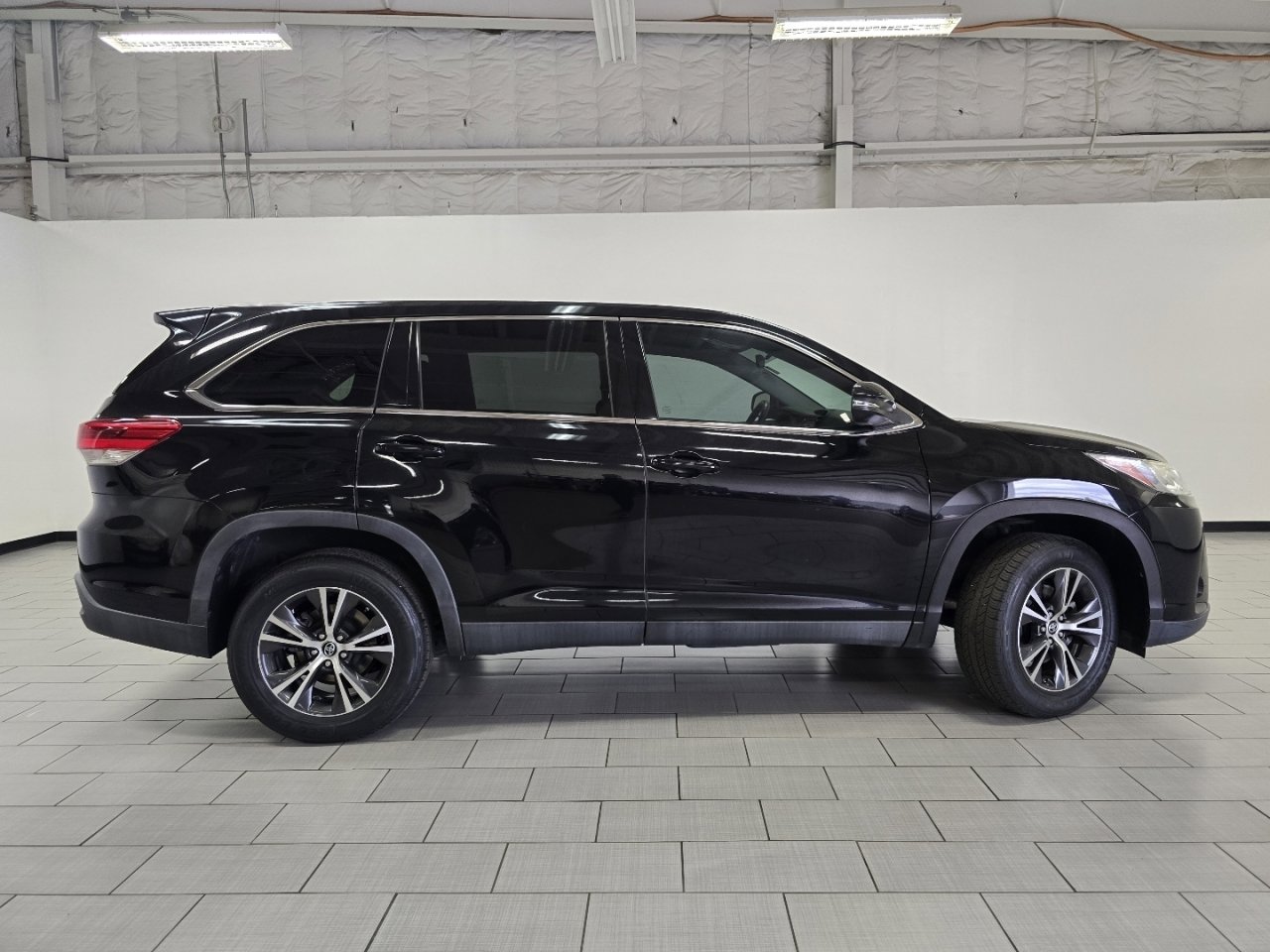 Certified 2019 Toyota Highlander LE FWD image 14