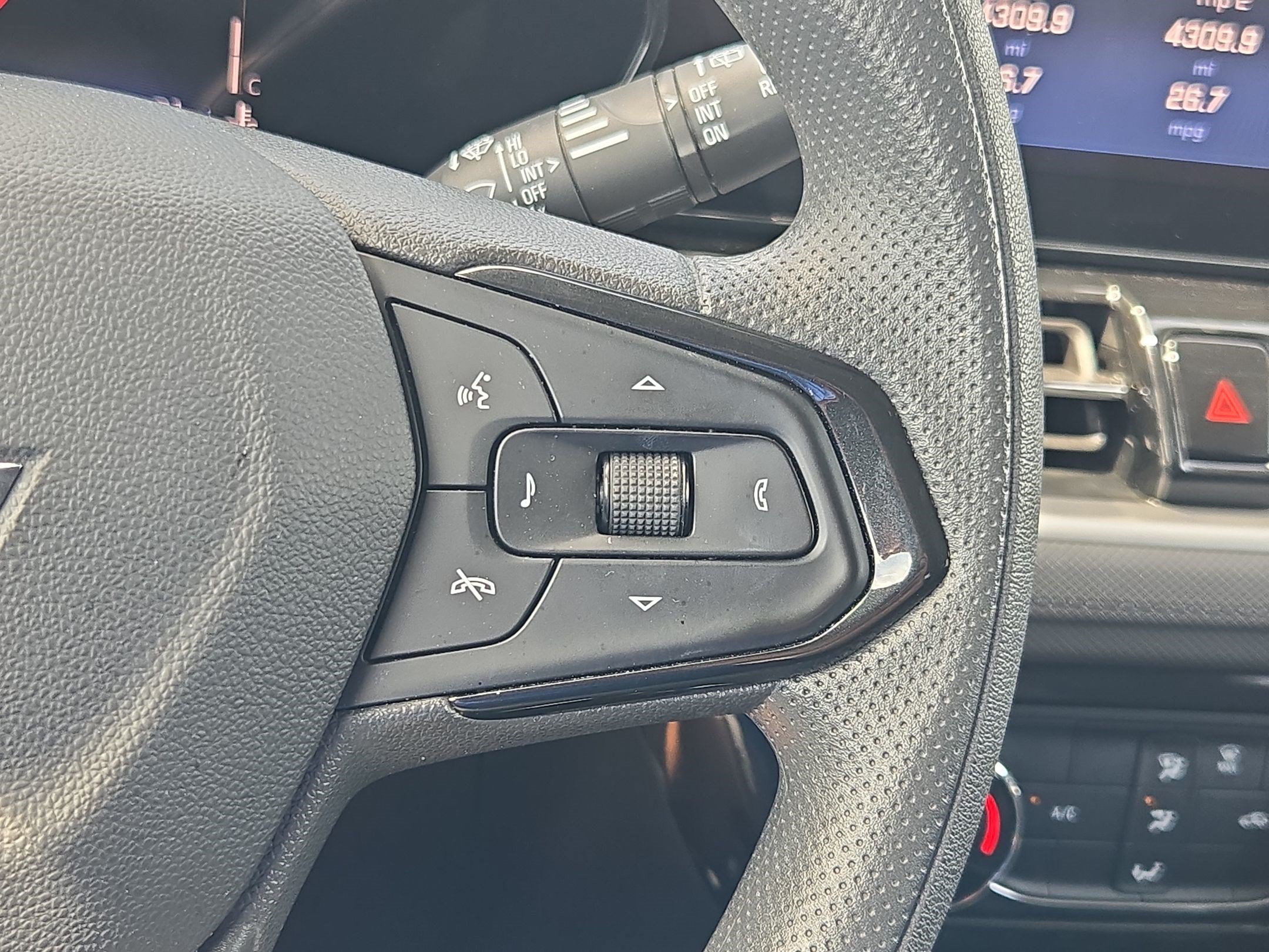 Used 2025 Chevrolet TrailBlazer LT AWD/4WD image 20