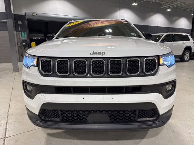 Used 2023 Jeep Compass Latitude image 2