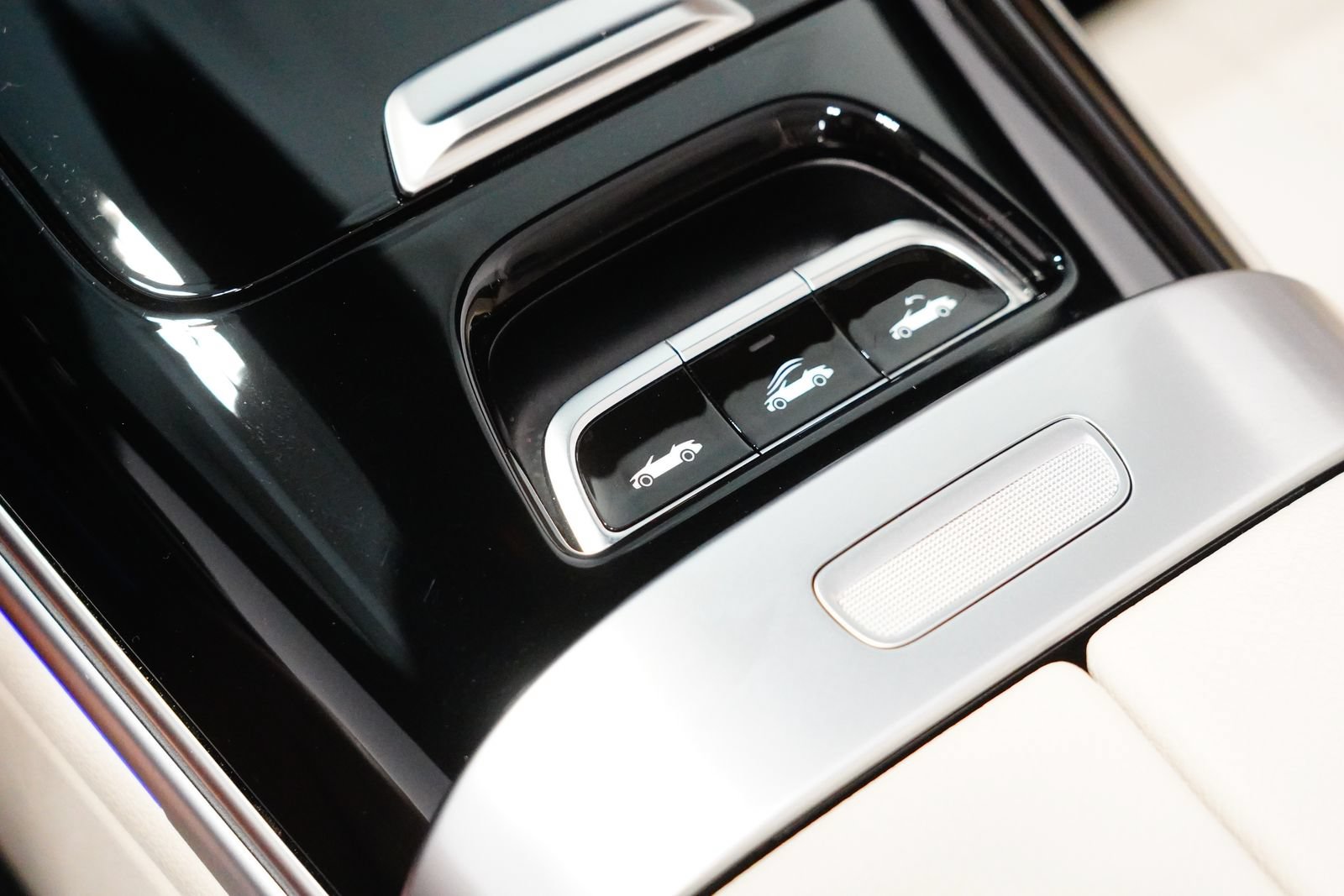 Certified 2024 Mercedes-Benz CLE 300 4MATIC Cabriolet image 29