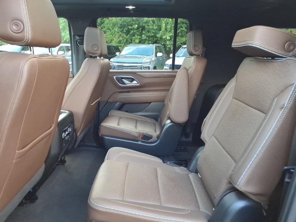 Certified 2022 Chevrolet Suburban High Country w/ Premium Package AWD/4WD image 14