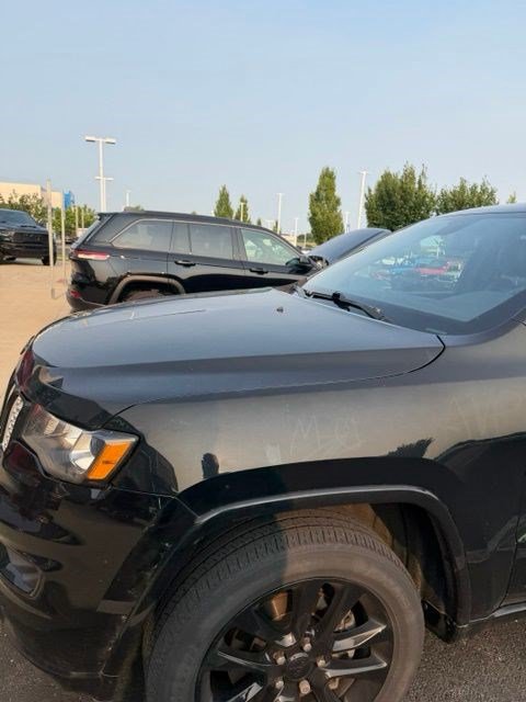 Used 2021 Jeep Grand Cherokee Laredo X AWD/4WD image 4