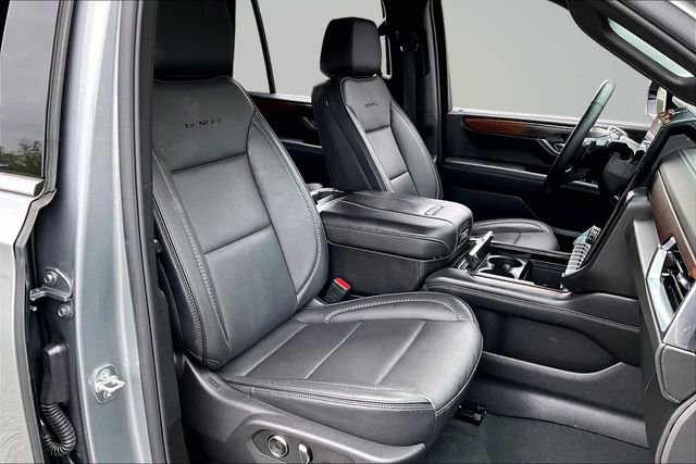 Used 2025 GMC Yukon Denali AWD/4WD image 28