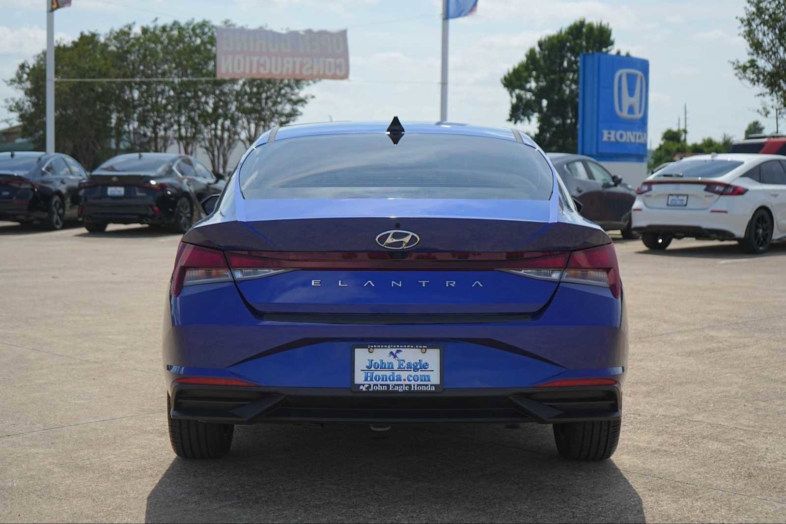 Used 2023 Hyundai Elantra SEL w/ Convenience Package FWD image 5