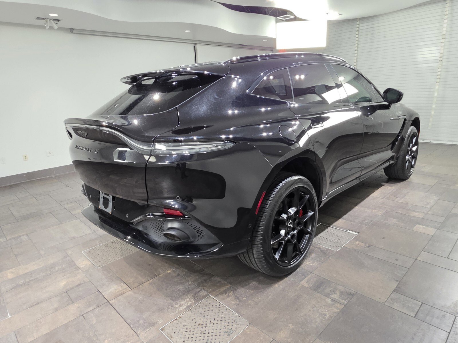 Used 2021 Aston Martin DBX image 29