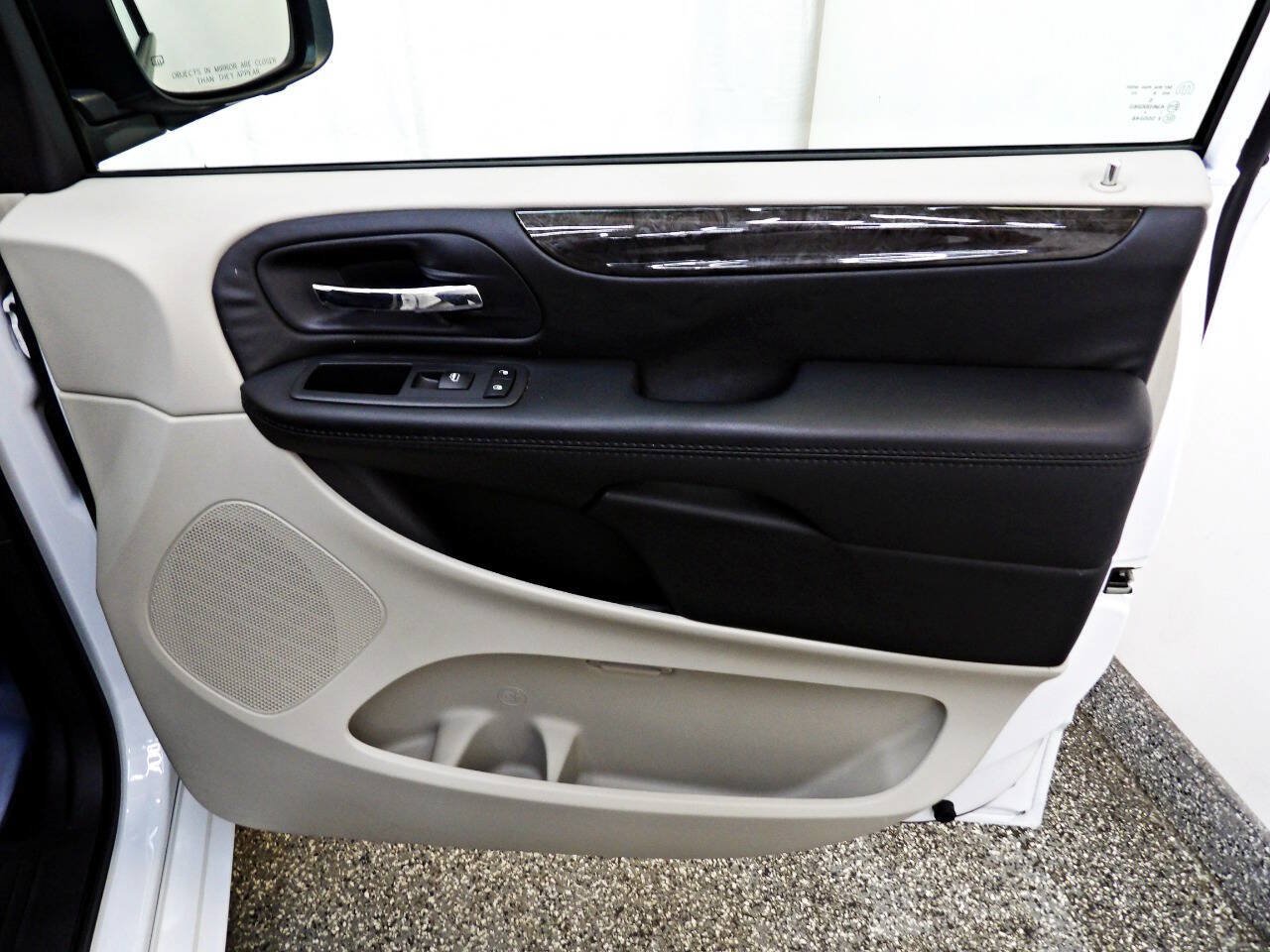 Used 2018 Dodge Grand Caravan SE w/ UConnect Hands-Free Group FWD image 11