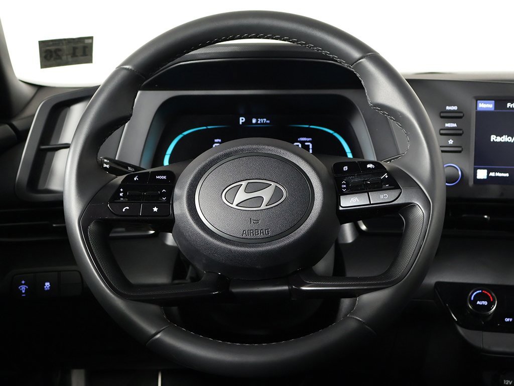 Certified 2025 Hyundai Elantra Sport image 29