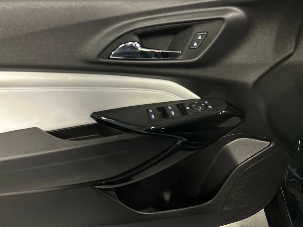 Used 2025 Chevrolet Trax LT FWD image 12