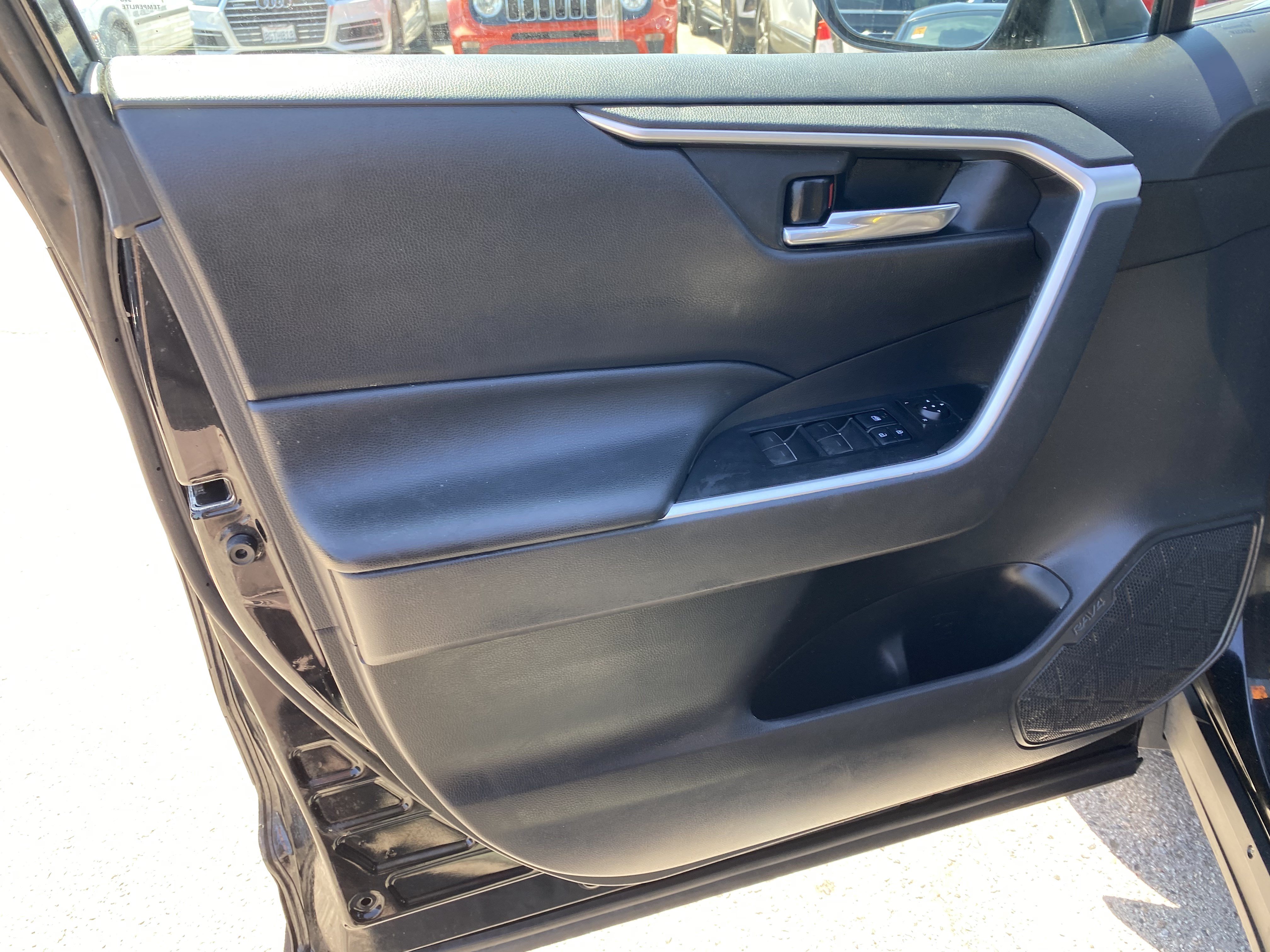 Used 2022 Toyota RAV4 XLE w/ Convenience Package FWD image 14