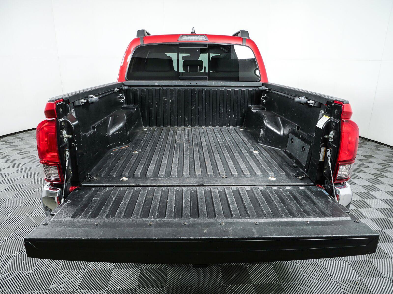 Used 2021 Toyota Tacoma SR5 RWD image 28