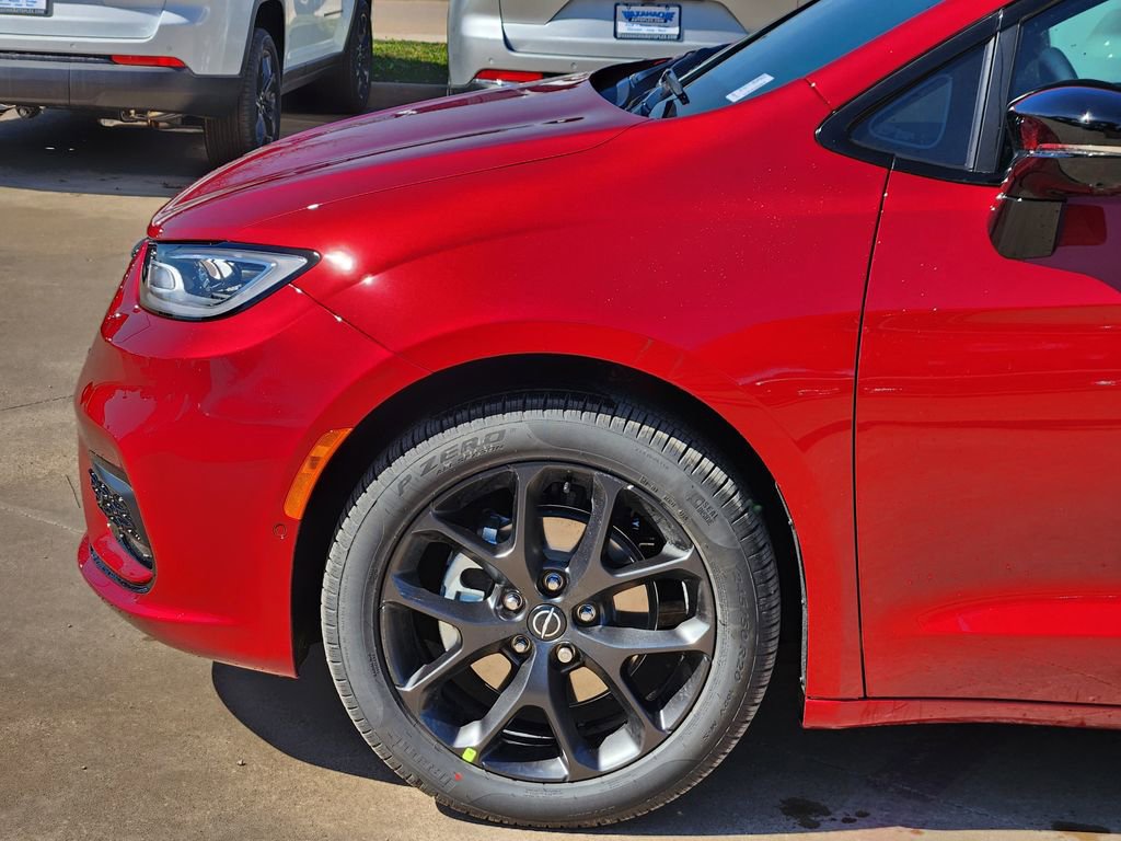 New 2026 Chrysler Pacifica Select w/ S Appearance Package image 6