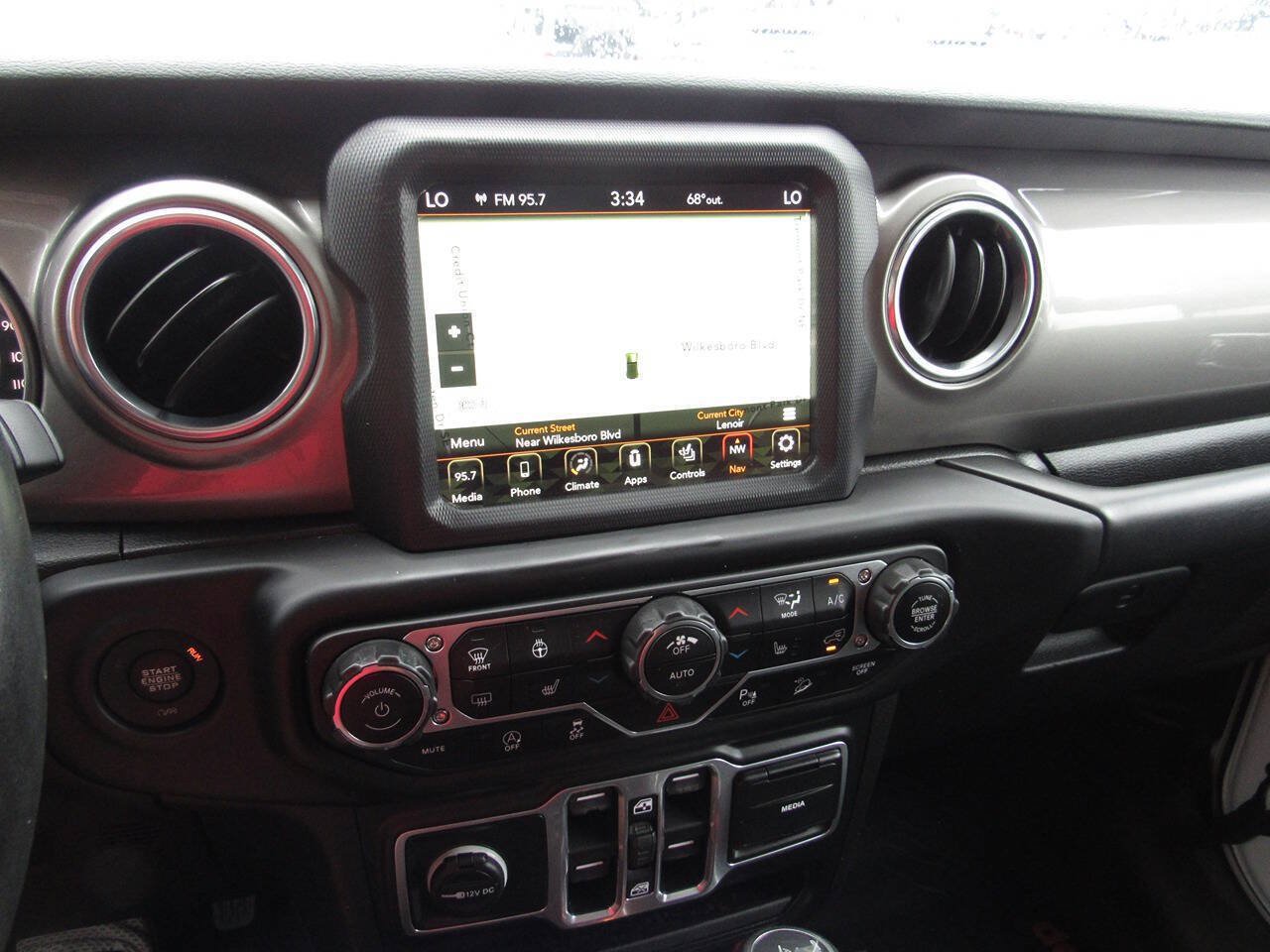 Used 2018 Jeep Wrangler Unlimited Sahara AWD/4WD image 25