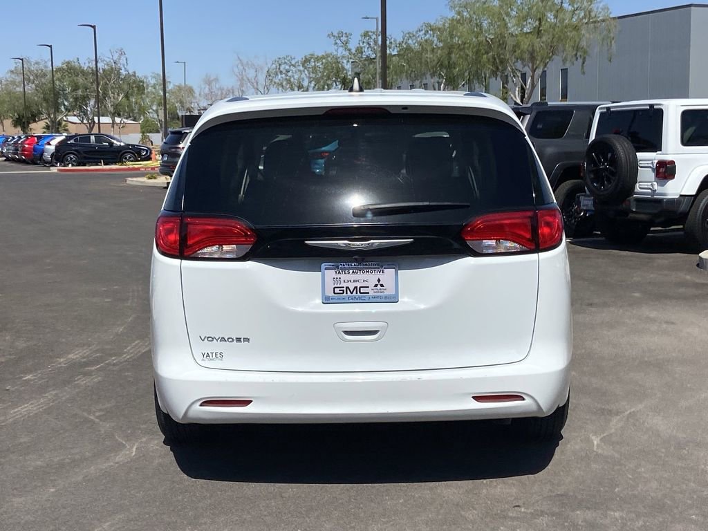 Used 2022 Chrysler Voyager LX FWD image 5
