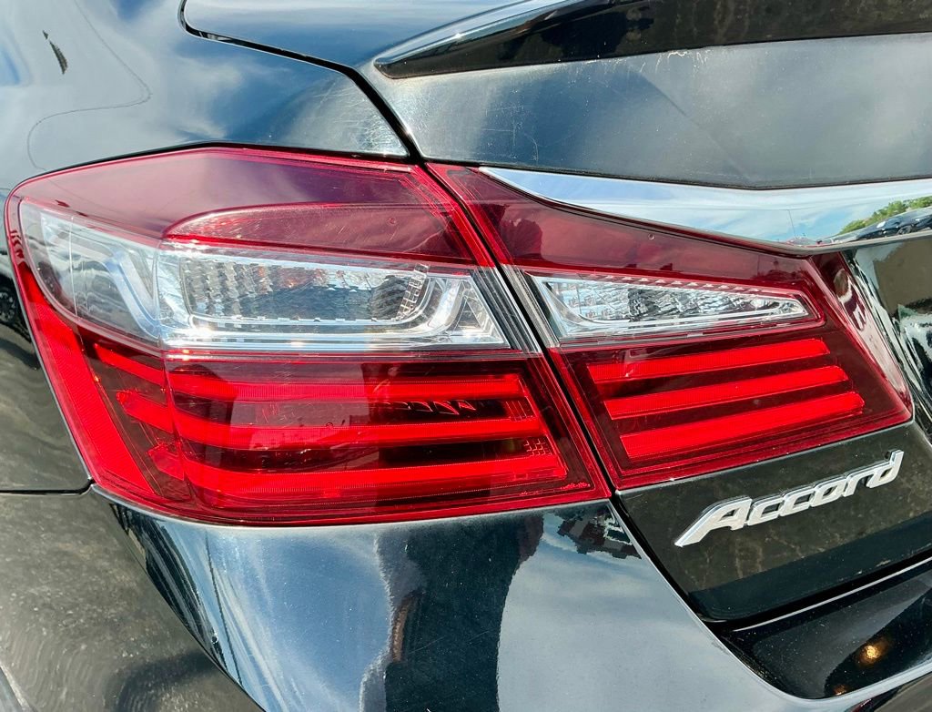 Used 2017 Honda Accord Sport image 14