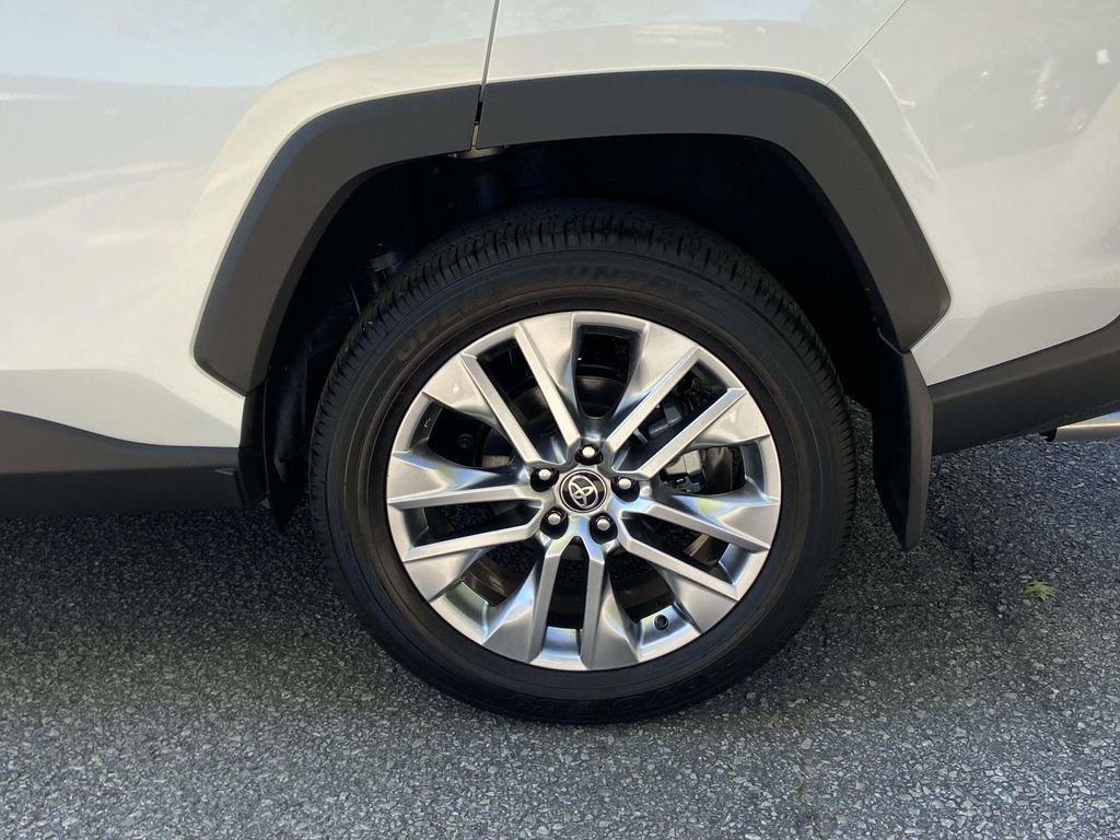 Used 2025 Toyota RAV4 Limited FWD image 9