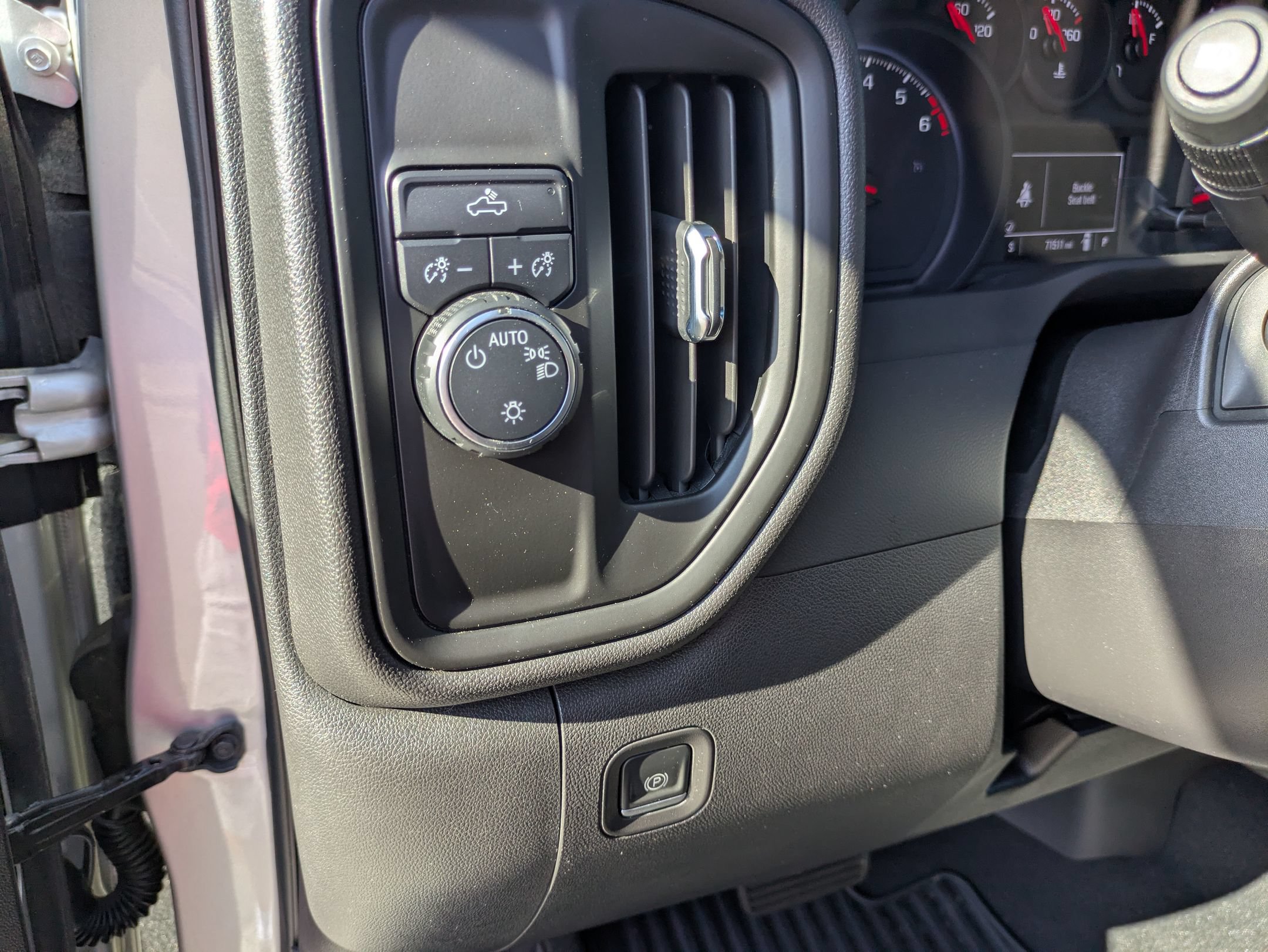 Used 2022 Chevrolet Silverado 1500 Custom RWD image 17