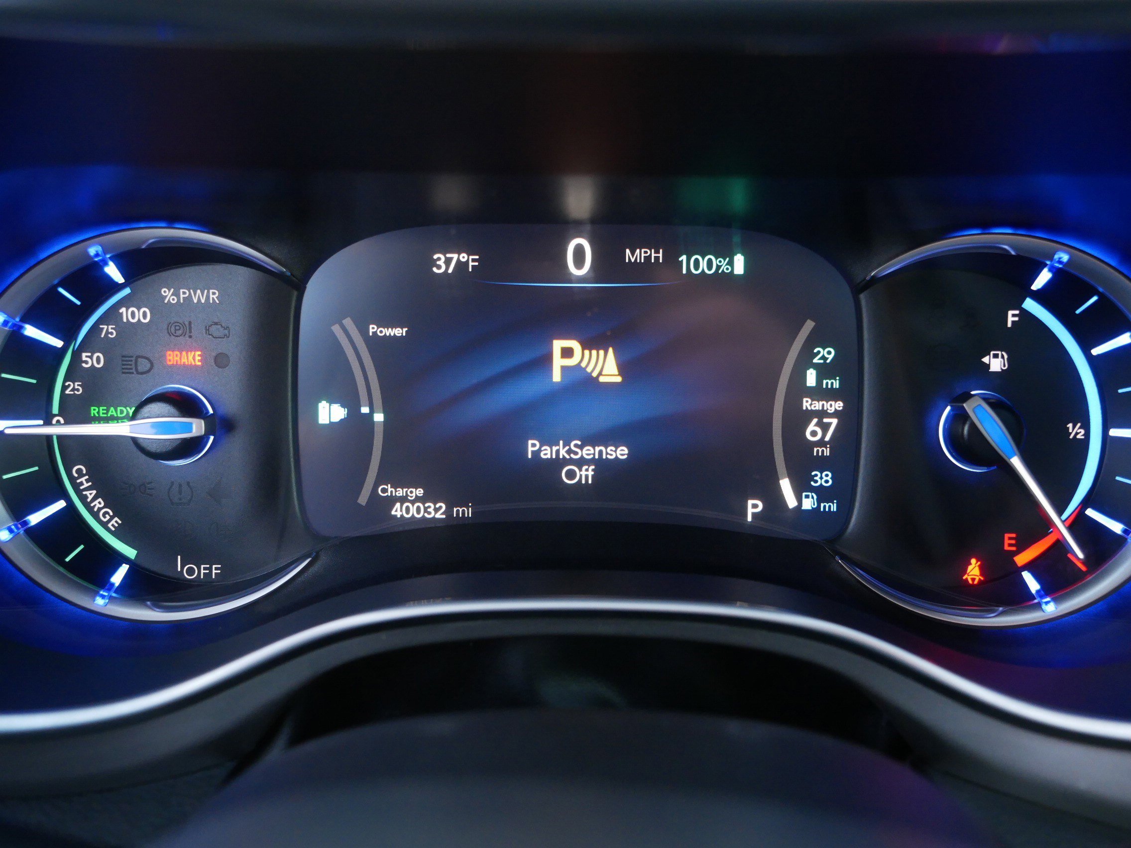 Used 2022 Chrysler Pacifica Limited w/ Uconnect Theater Family Group image 21