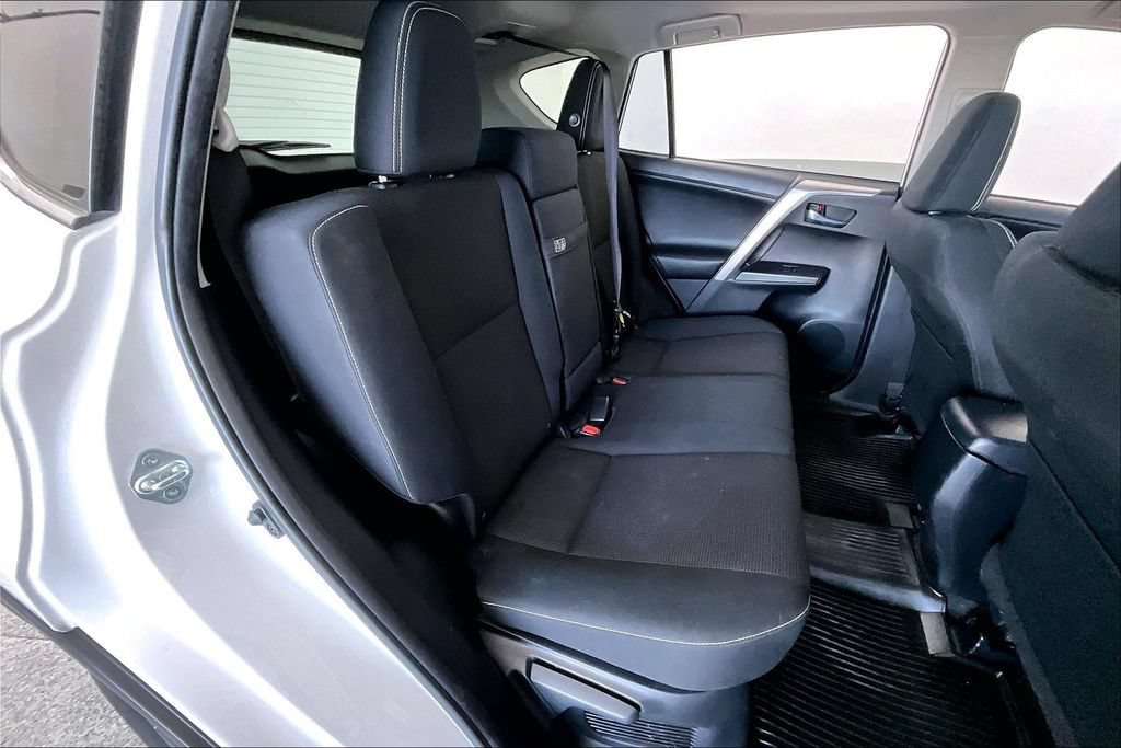 Used 2017 Toyota RAV4 XLE AWD/4WD image 36