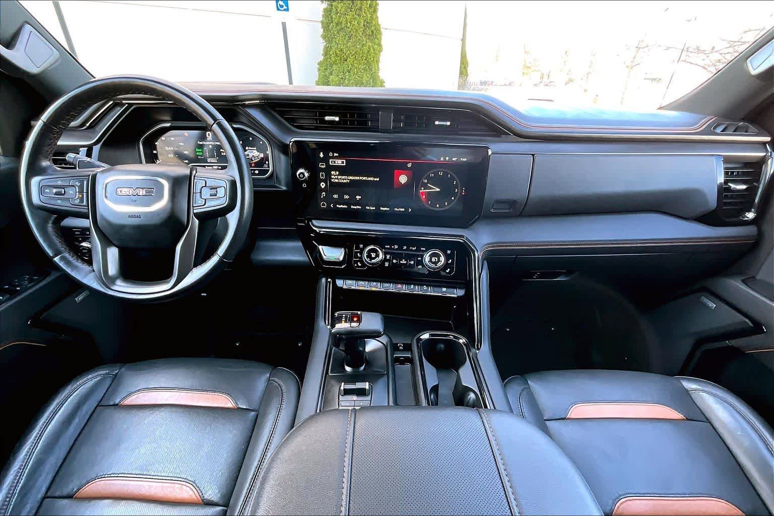 Used 2023 GMC Sierra 1500 AT4 w/ AT4 Premium Package AWD/4WD image 16