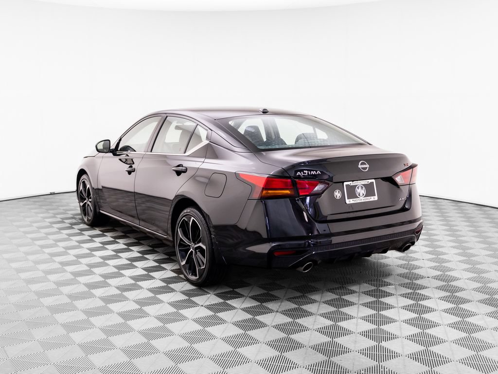 Used 2025 Nissan Altima 2.5 SR AWD/4WD image 3