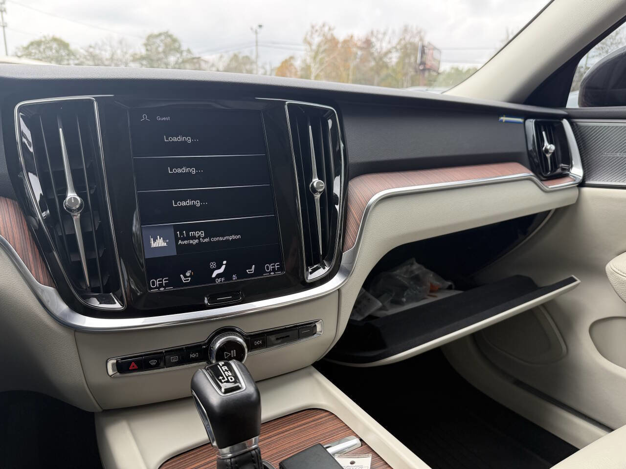 Used 2019 Volvo S60 T6 Momentum image 17