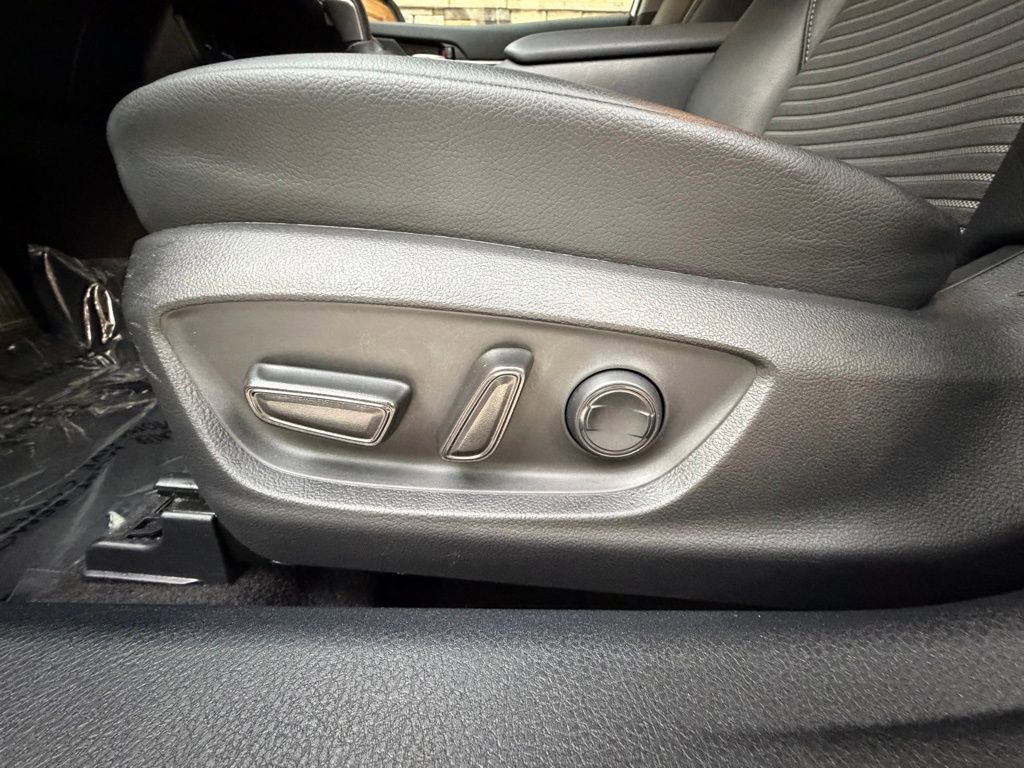 Used 2020 Toyota Camry SE image 24