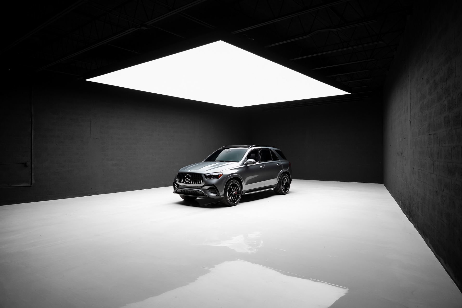 Used 2025 Mercedes-Benz GLE 53 AMG 4MATIC w/ Driver Assistance Package image 95