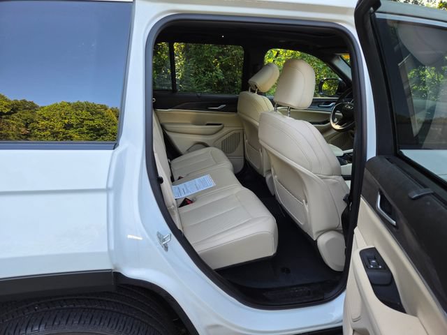 Used 2023 Jeep Grand Cherokee Limited w/ Luxury Tech Group II AWD/4WD image 30