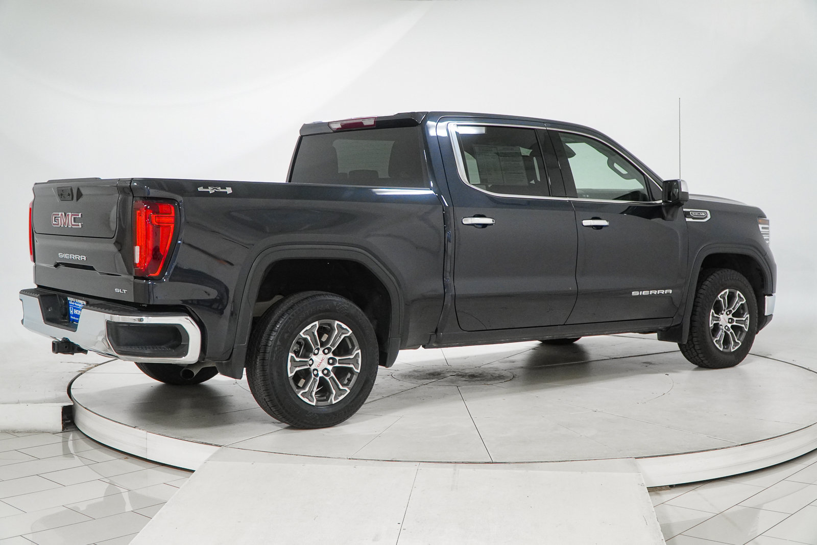Used 2025 GMC Sierra 1500 SLT AWD/4WD image 11