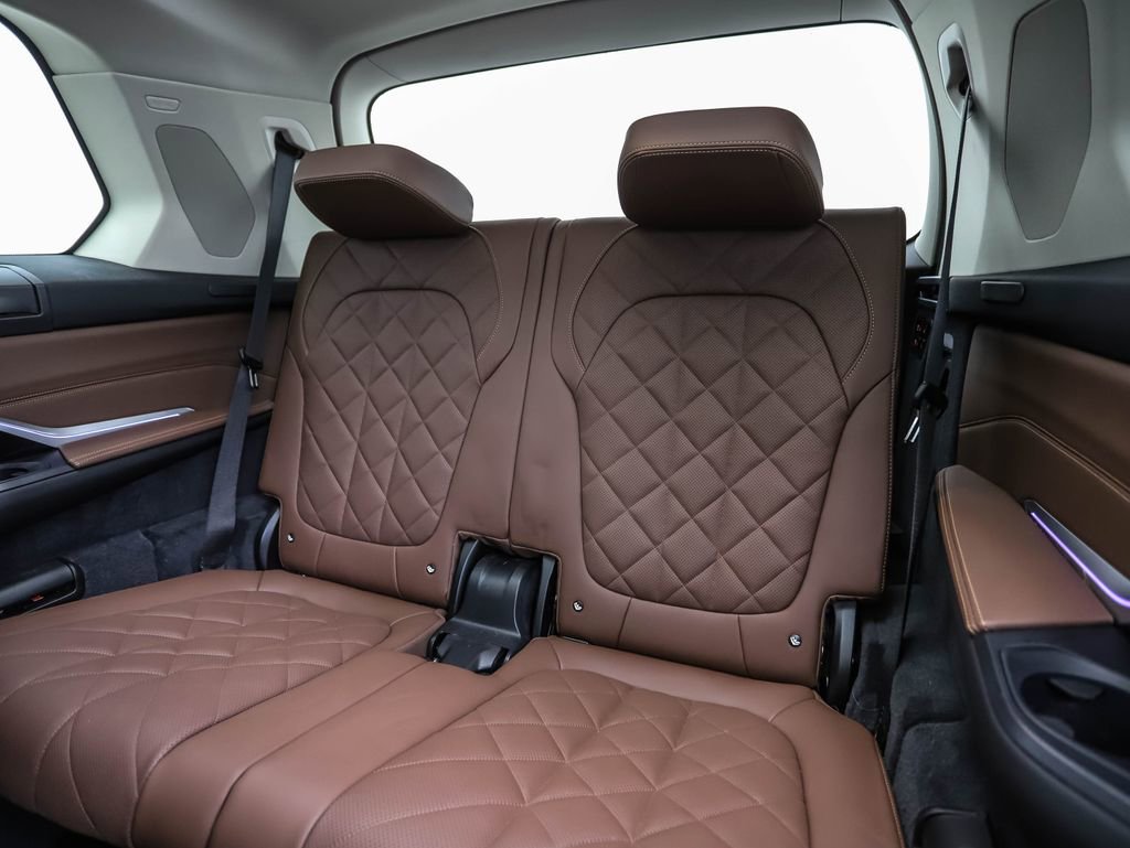 Used 2024 BMW X7 xDrive40i w/ Premium Package image 24