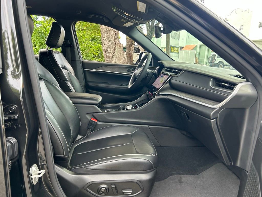 Certified 2024 Jeep Grand Cherokee Limited w/ Black Appearance Package image 35