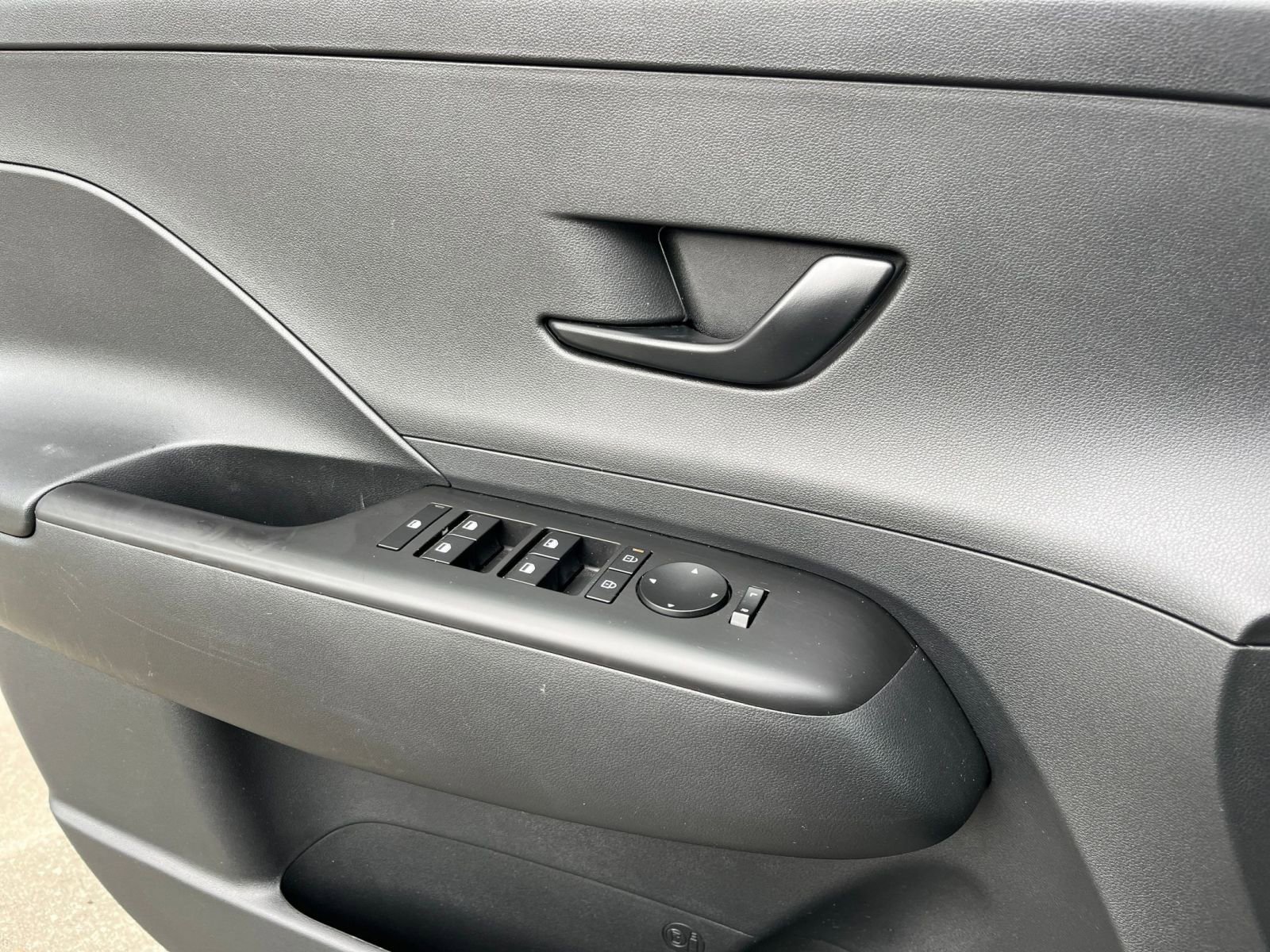 Used 2025 Hyundai Kona SEL image 18