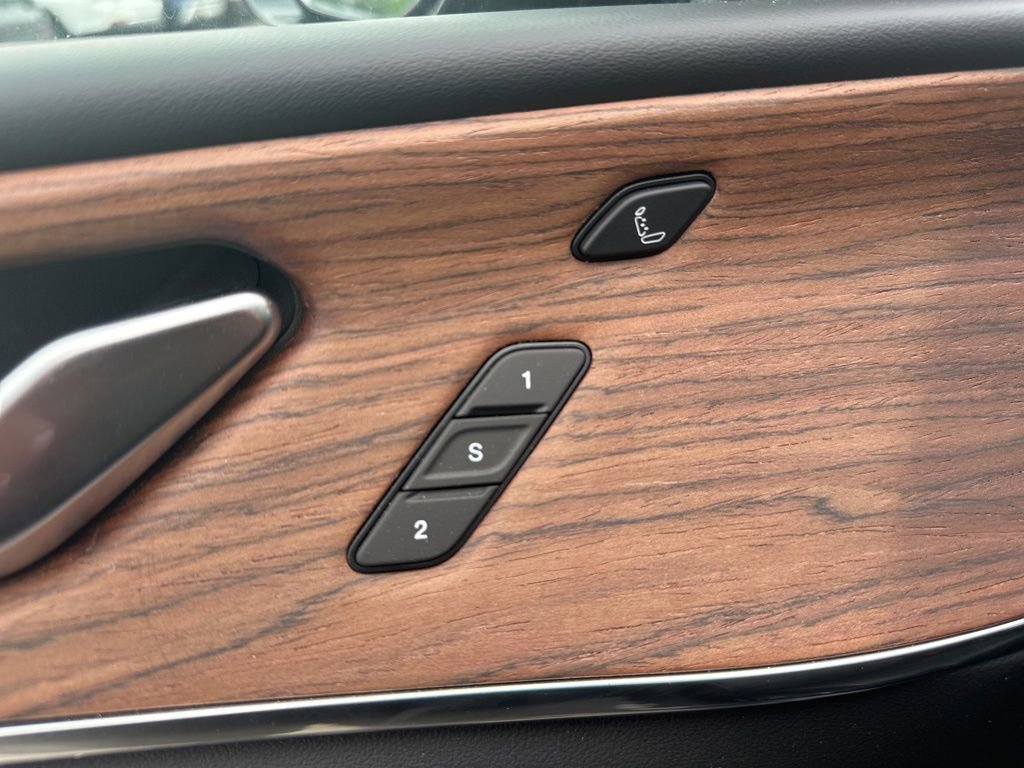 Used 2023 Jeep Grand Cherokee Summit w/ Luxury Tech Group V image 15